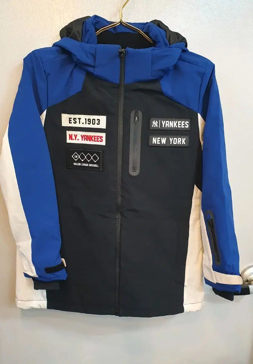 ニューヨーク ヤンキース MLB フード ダウンジャケット 145