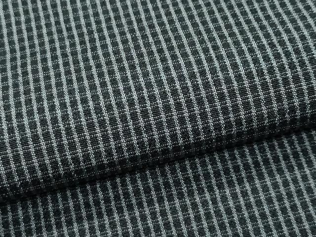 雪の中のきれ 格子柄