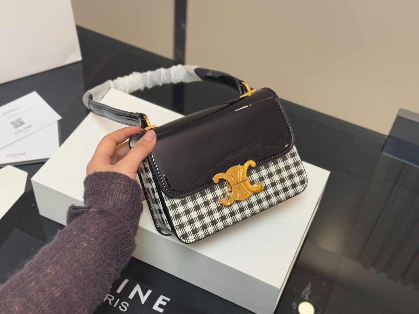 【★国内発送★】CELINE トリオンフ フレーム ブローチ 国内直営 【CELINE】トリオンフ フレーム スパークル ブローチ