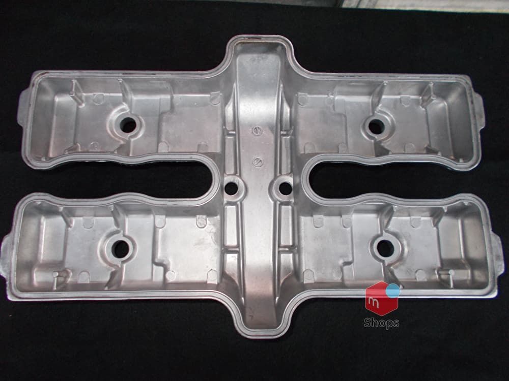 ヘッドカバー 部分バフ仕上げ