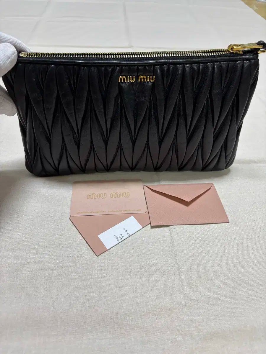 卍 MIU MIU ミュウミュウ マテラッセ クラッチバッグ