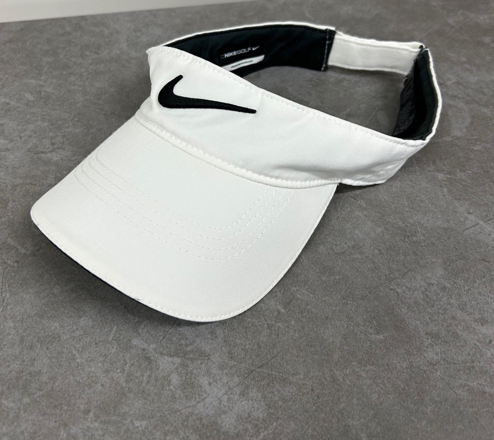 NIKE ナイキ ゴルフサンバイザー 白 サイズ56 - メルカリ