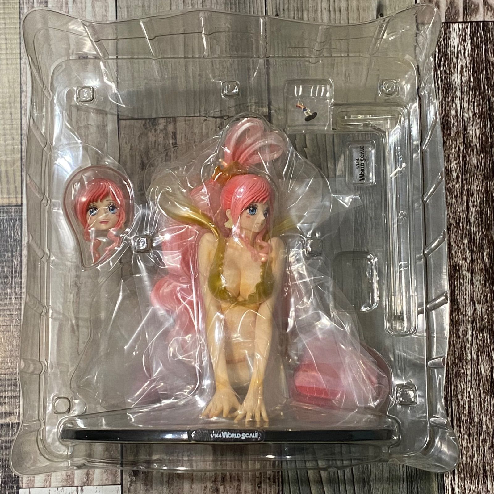 ワンピース 1/144 WORLD SCALE ONEPIECE しらほし姫 フィギュア - メルカリ