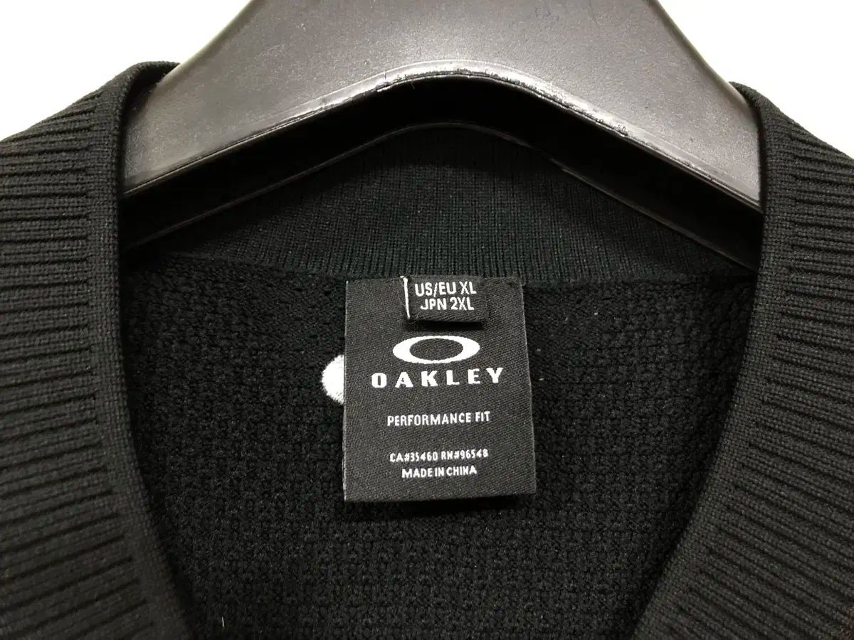 当店最大級の品揃え！ ♥ オークリー パフォーマンスフィット 機能性 ツーウェイ ゴルフベスト 2XL _ ブラック 後払いOK。