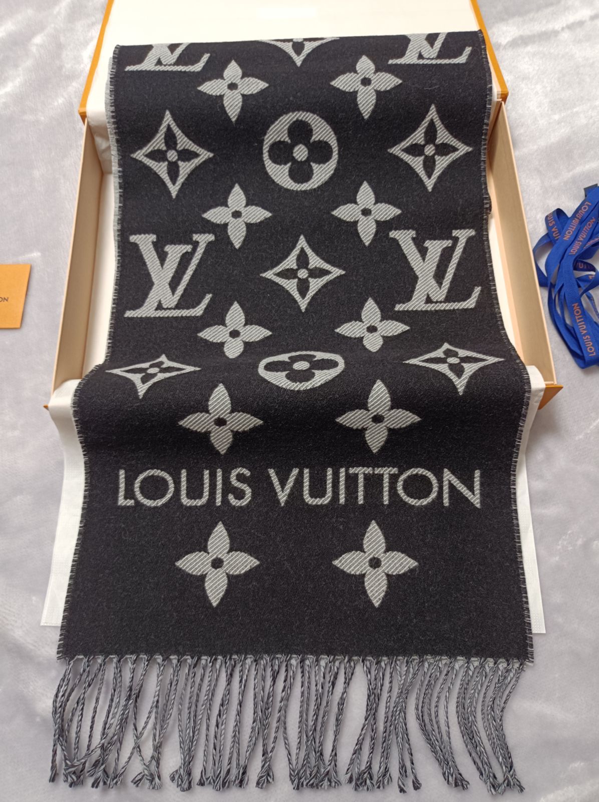 LOUIS VUITTON ルイ・ヴィトン エシャルプ・LV エセンシャル マフラー