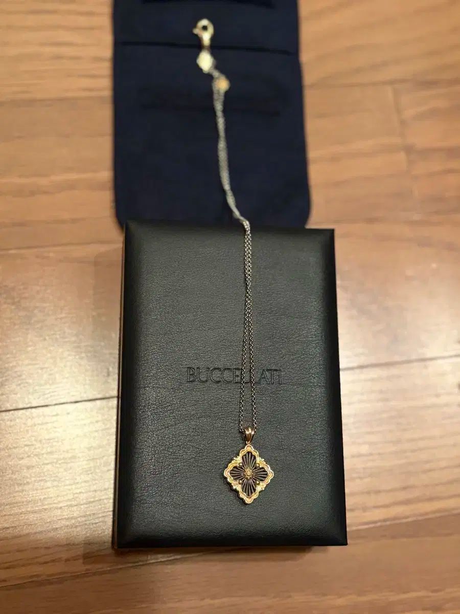 ブチェラッティ クローバー ネックレス