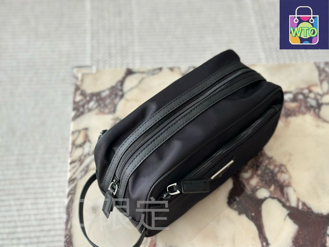 PRADA ポーチ　ミニ　コスメティックポーチ　　ポーチ　ブラックナイロン 今日特価】Prada Nylon Cosmetic Pouch プラダ ナイロン コスメ