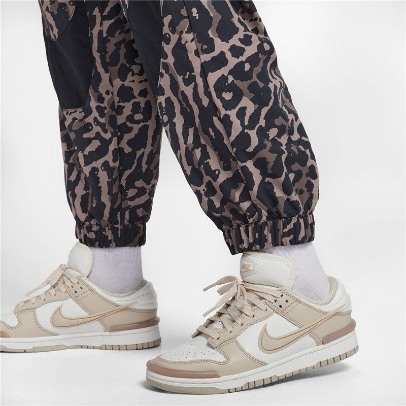 ナイキ ウィンドブレーカー