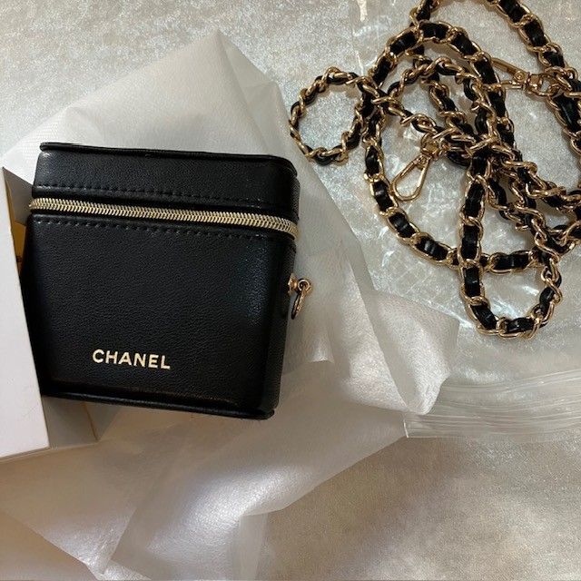 激レア❣️CHANEL MAKE UPシャネル限定ノベルティ化粧ポーチ シャネル 「CHANEL MAKEUP」 ノベルティ ミニショルダーバッグ