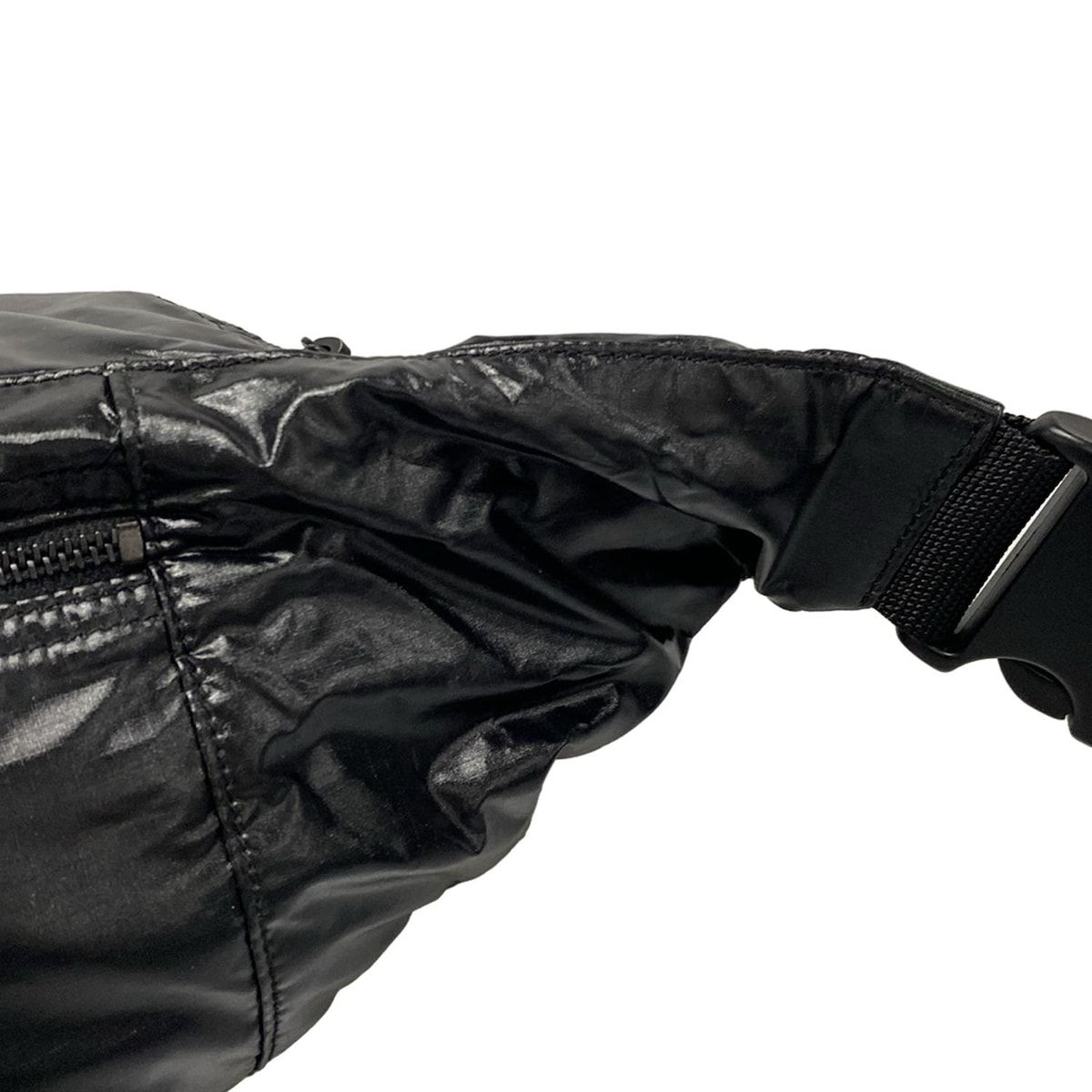 ヌックス クロスボディバッグ