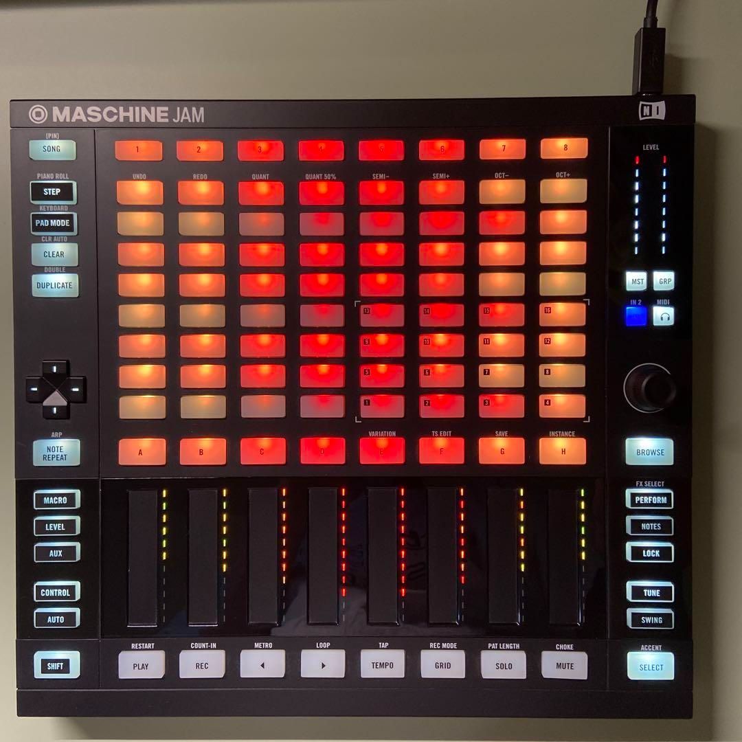 【中古・美品】Native Instruments MASCHINE MK3 NATIVE INSTRUMENTS MASCHINE MIKRO MK3 COMPACT GROOVE