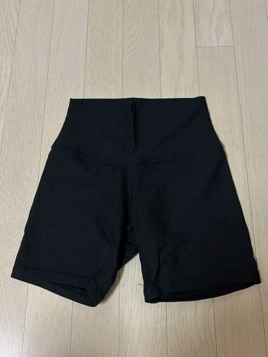 ルルレモン ブラック 6インチ ハイウエスト ショーツ サイズ 4