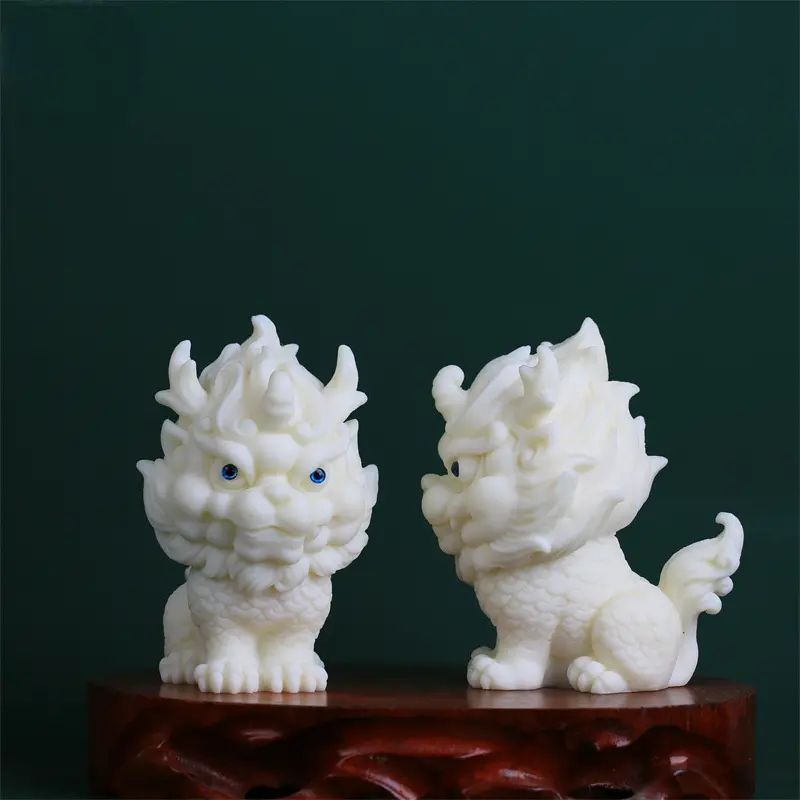 富と繁栄を象徴するアンティーク調の「一角獣＆財宝獅子」ミニ置物セット -