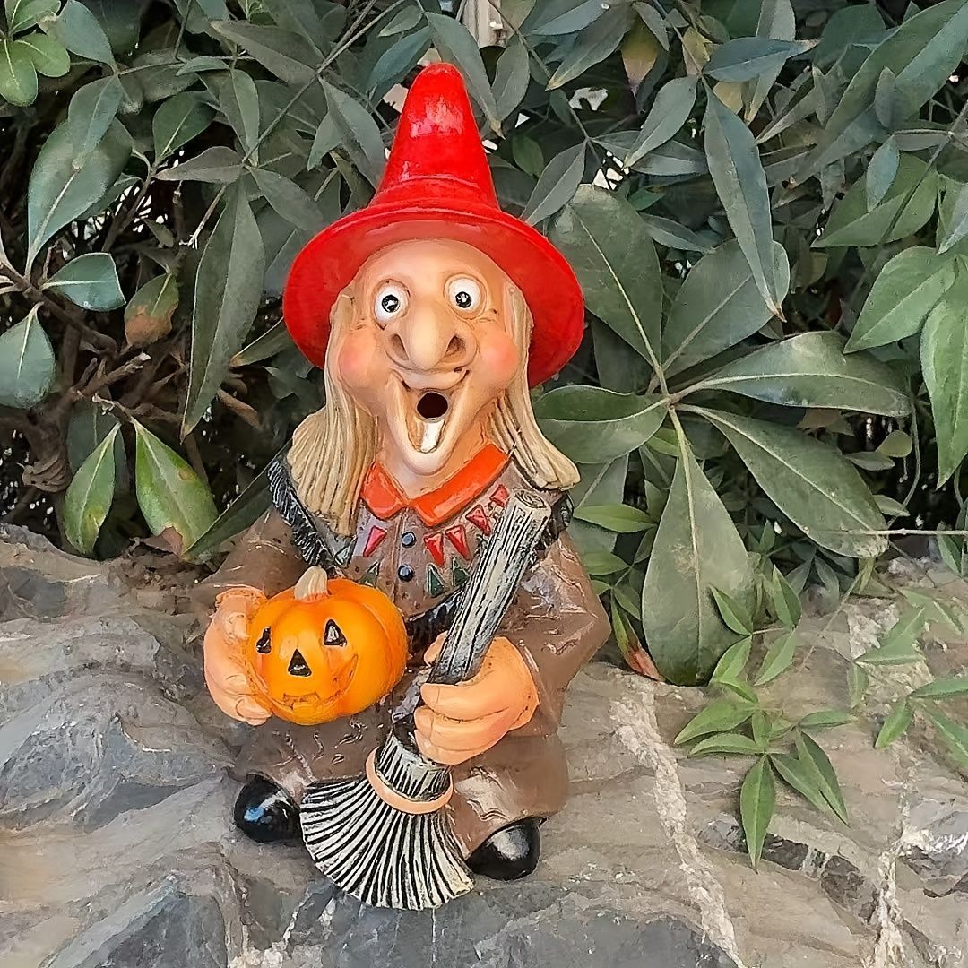 ハロウィーン 装飾 置物 オブジェ ガーデンオーナメント 箒とかぼちゃを持っている魔女 屋外 屋内 室内 インテリア 玄関 リビング ダイニング 装飾  庭 ガーデニング 装飾 ガーデン ユニーク ギフト インテリア用品 贈り物 雑貨 樹脂, image size:1080x1080