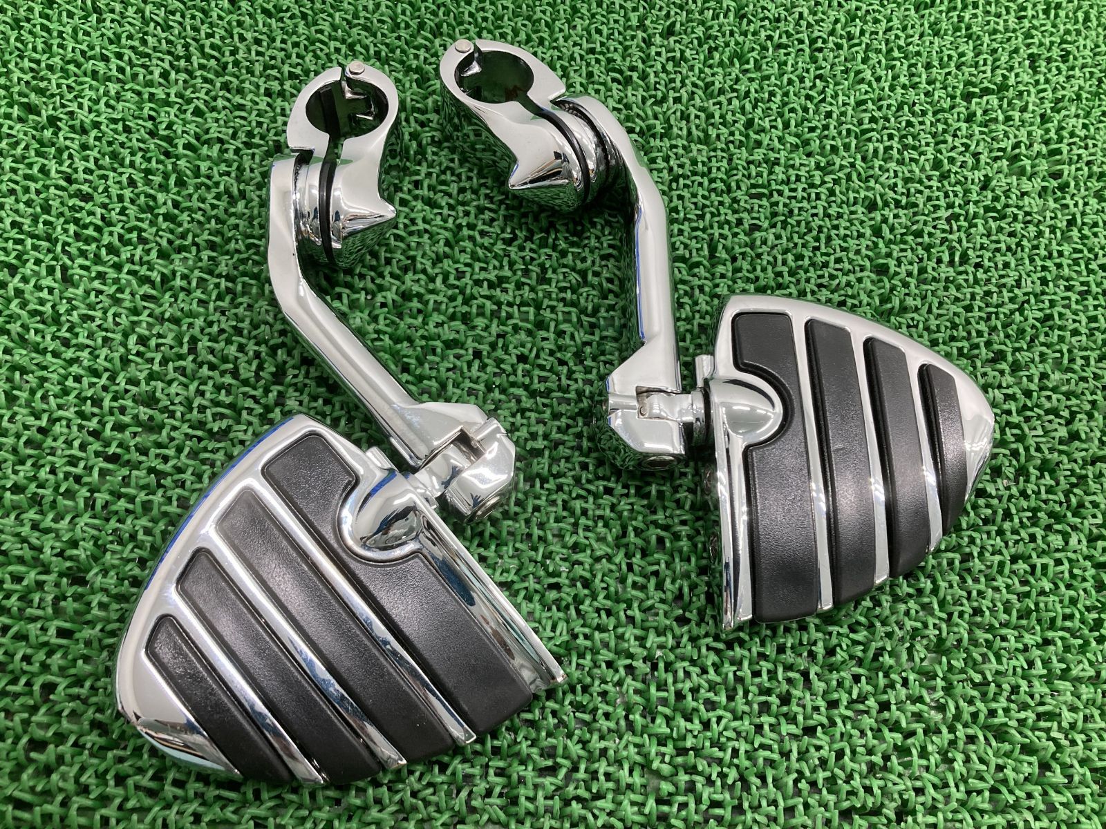 ハーレー ハイウェイペグ 左右 社外 ステップボード クランプ径32mm ツアーテック クルーズマウント コケキズ無し ツーリングなどに