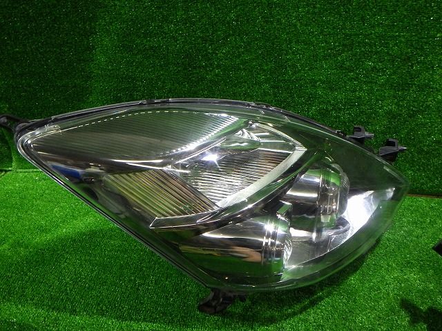 トヨタ　アイシス　純正ヘッドライト　左右セット　バラスト付き　中古品 アイシス ヘッドライト 左右 HID ZGM10/15 44-69 L バラスト付き