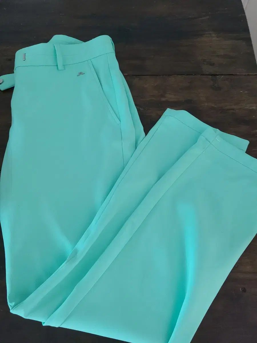 ◇ スポーツ 未使用品❗️J.LINDEBERG ストレッチ パンツ◇32