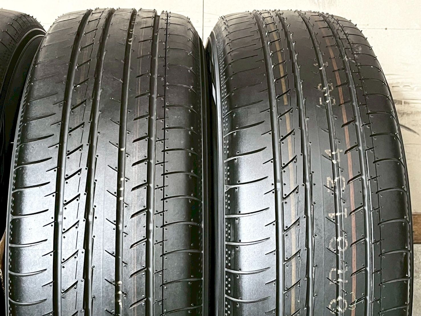 225|55R18