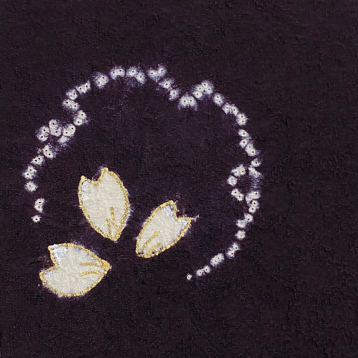 小紋 身丈158.5cm 裄丈65cm M 袷 雪輪 桜の花びら 金彩 絞り 濃紫 正絹  