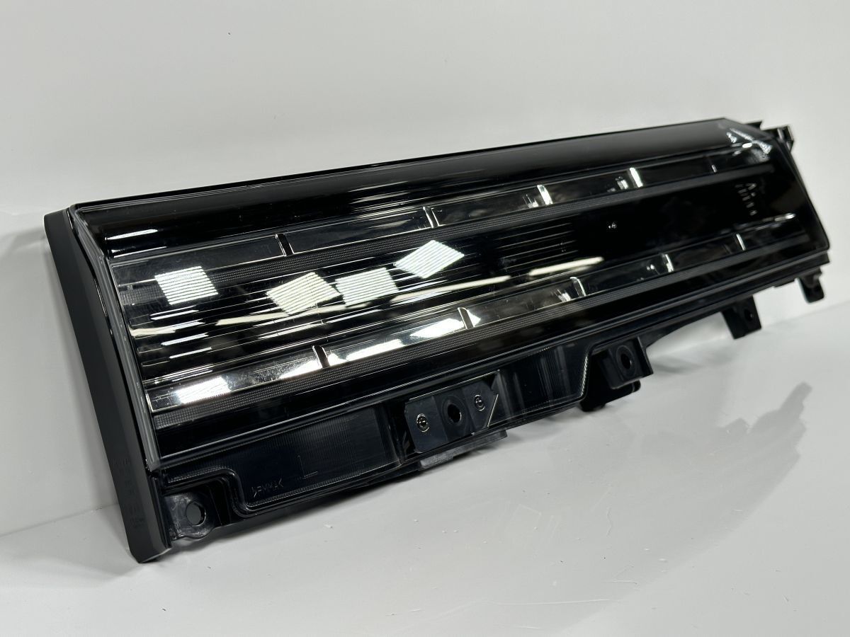 破損なし 低走行 ヴォクシー ZWR90W MZRA90W 純正 左フィニッシャーランプAssy テールランプ 内側 LED 81590-V1030 V1-9 BL 管理29959