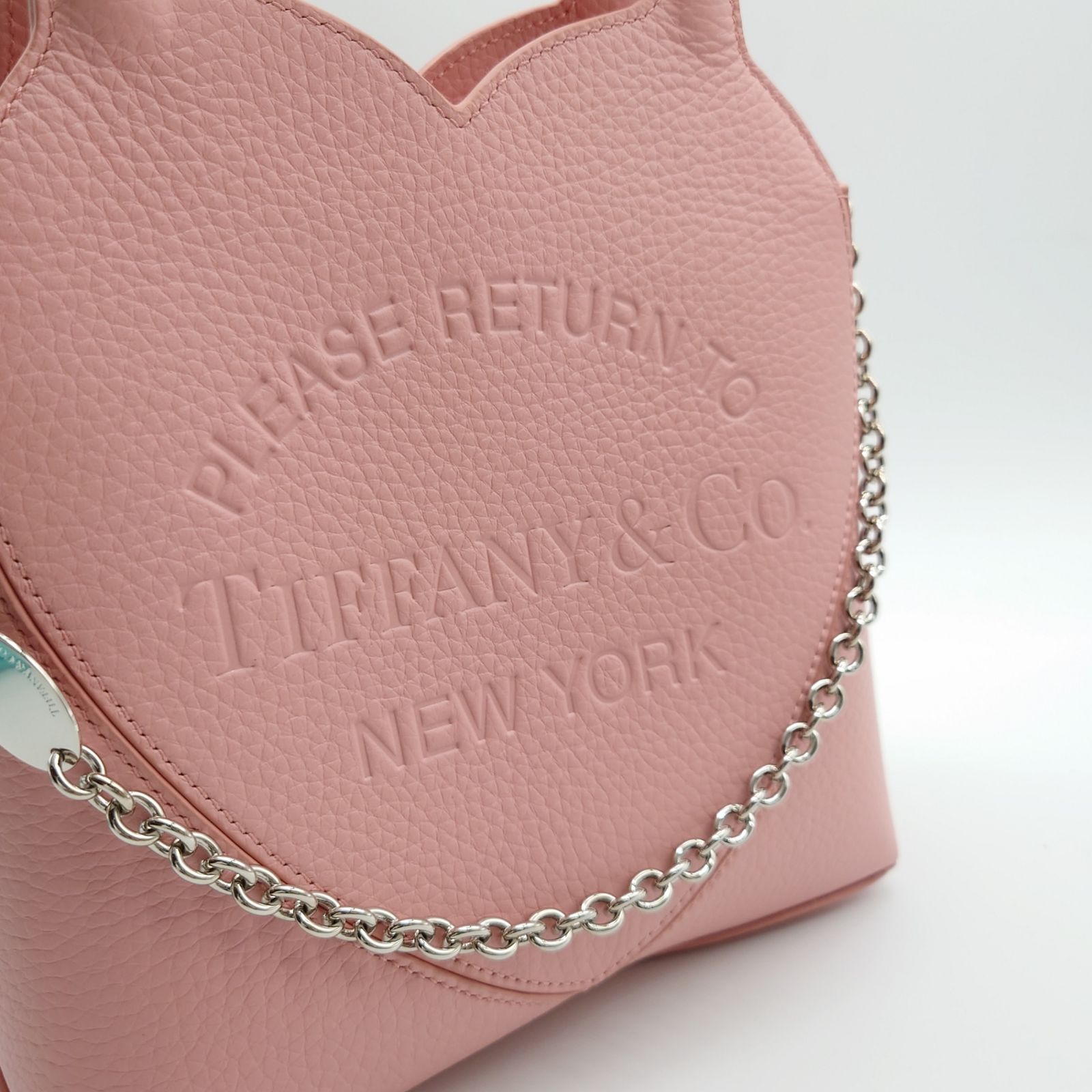 Tiffany & Co. ハート型レザー バッグ ティファニー】乙女心をくすぐる！アイコニックな《ハート型