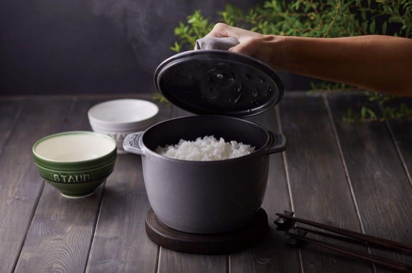 staub ラ ココット de GOHAN シャイニーブラックM 16cmstaub - 調理器具