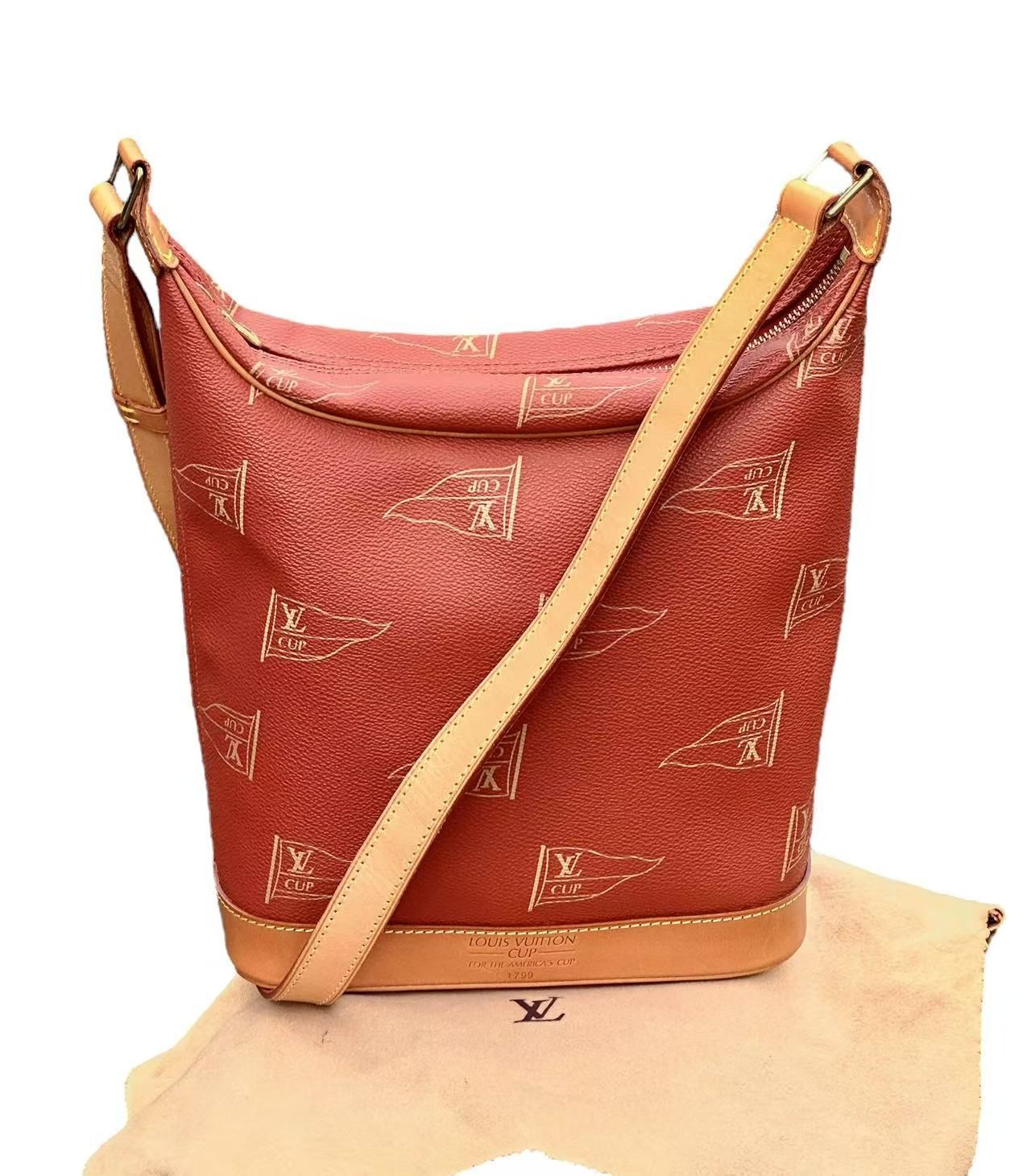 超 ◆ 入手困難LOUIS VUITTONルイヴィトンVintage1995年世界 第1799カップCUPルトゥーケショルダーバッグM80027ユニセックス