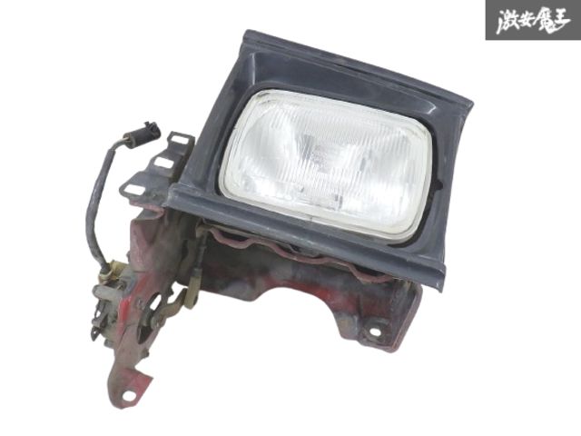 トヨタ 純正 AE86 トレノ リトラクタブルヘッドライト リトラ ライト ハチロク唯一の限定モデル、そのヘッドライトはイエローバルブ