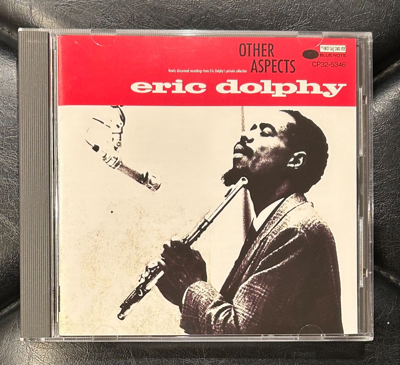 ERIC DOLPHY (エリック・ドルフィー) (LP) タイトル名：OUT