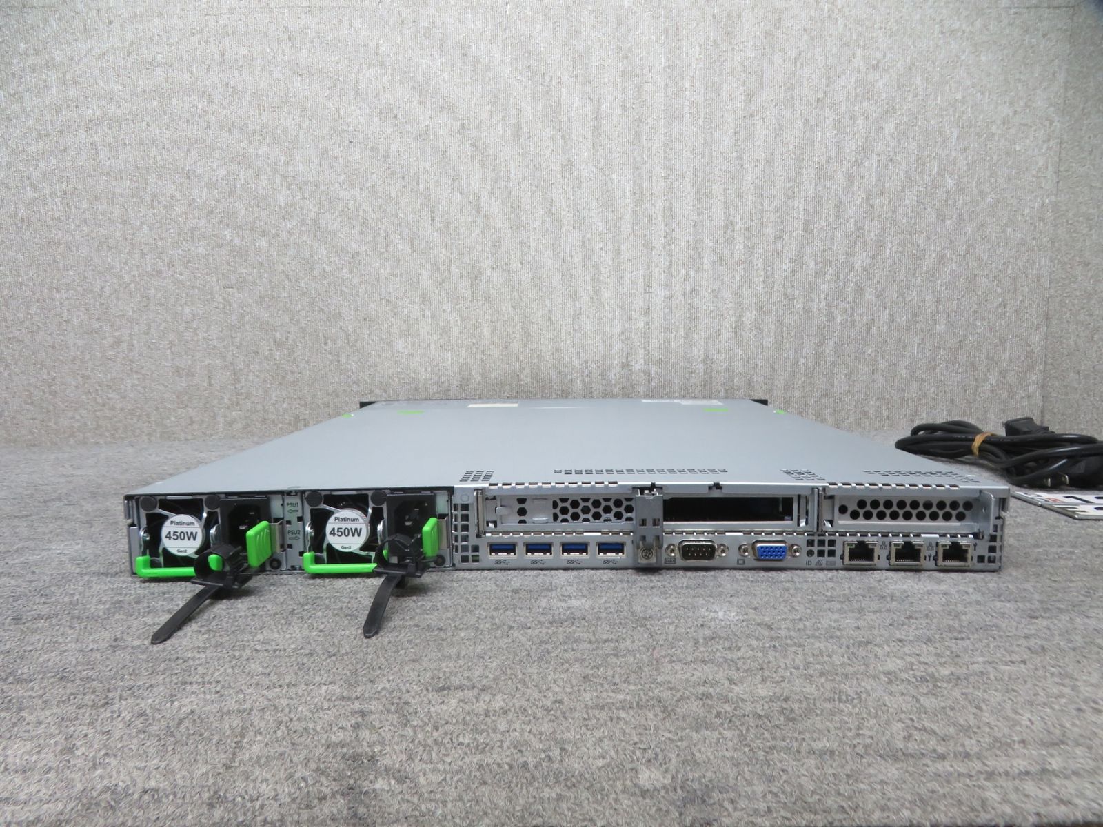 サーバー】◇ FUJITSU PRIMERGY RX1330 M3 / Xeon E3-1230 v6 / 300GB