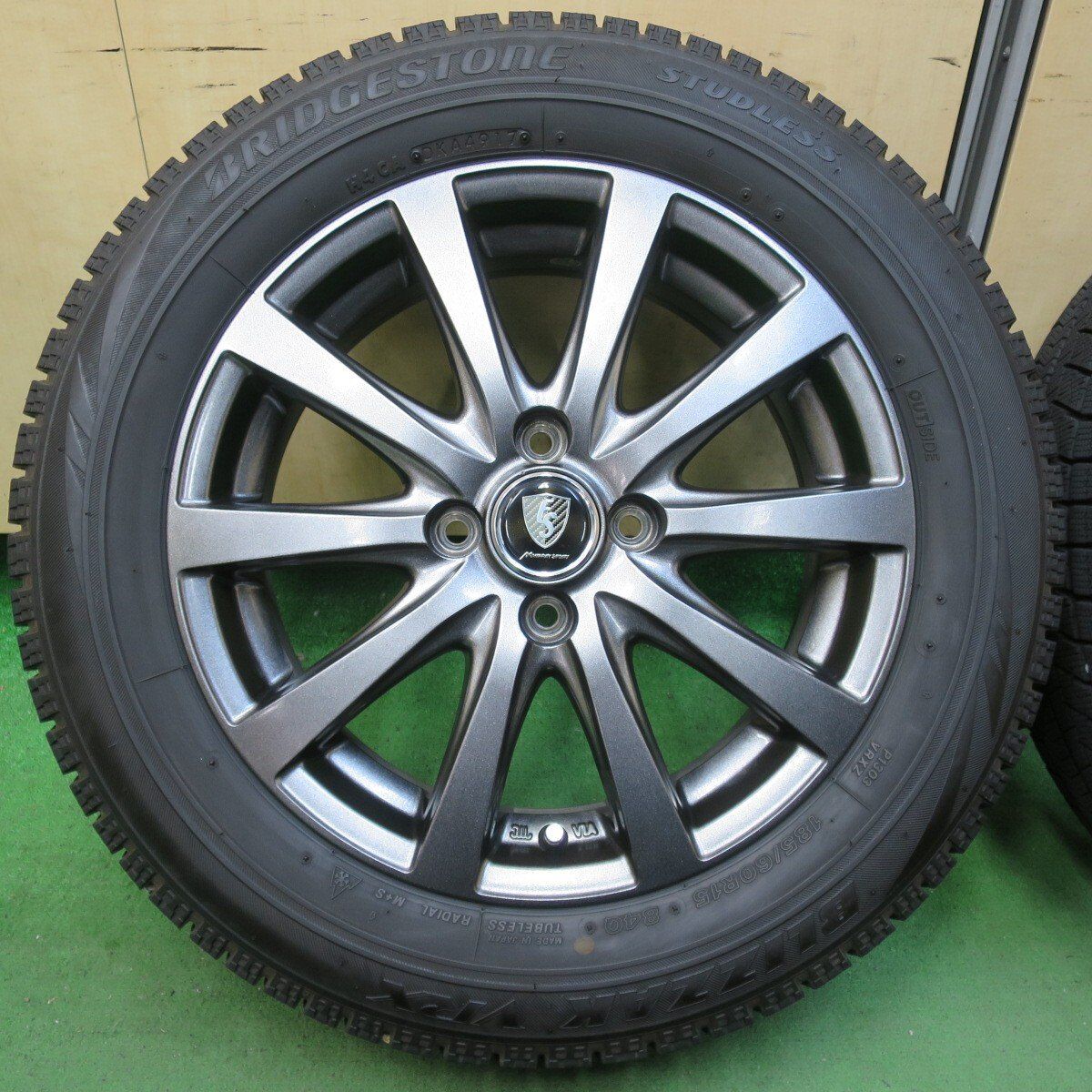 超バリ溝！】185/60R15 スタッドレスタイヤ ホイールセット！