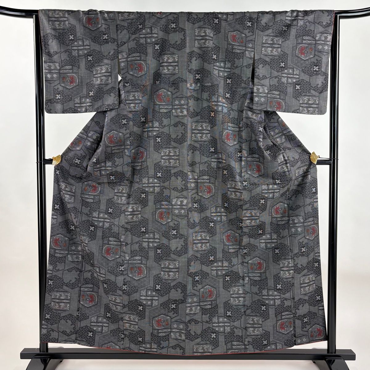 紬 身丈157.5cm 裄丈65.5cm M 袷 亀甲 花柄 墨色 正絹 秀品