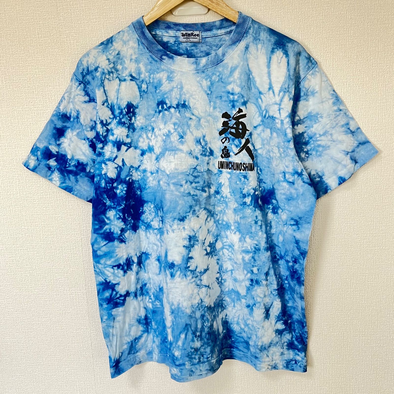 (^w^)b WinRee クルーネック 半袖Tシャツ タイダイ染め コットン 綿100% 海人の島 UMINCHUNOSHIMA うみんちゅ 沖縄  バックプリント トップス ラフ リラックス 夏フェス ブルー 青 メンズ サイズL