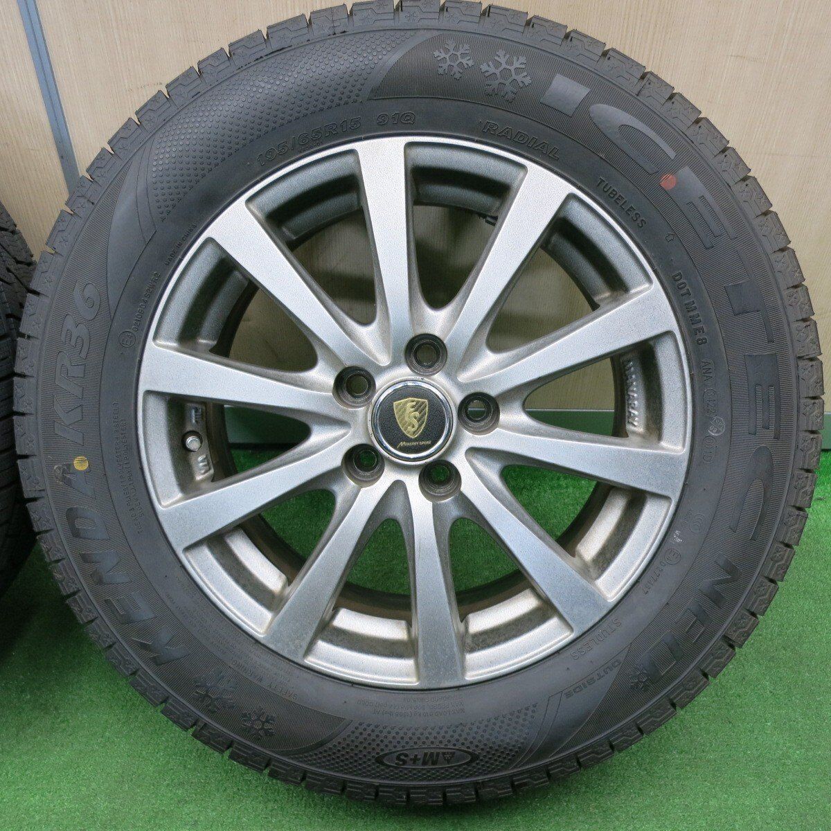 非官品 バリ溝 22年 9.5分以上 プリウス等 195 65R15 スタッドレス ケンダ KR36 アイステック ネオ MANARAY SPORT マナレイ 15インチ PCD100 5H 4121604TNス