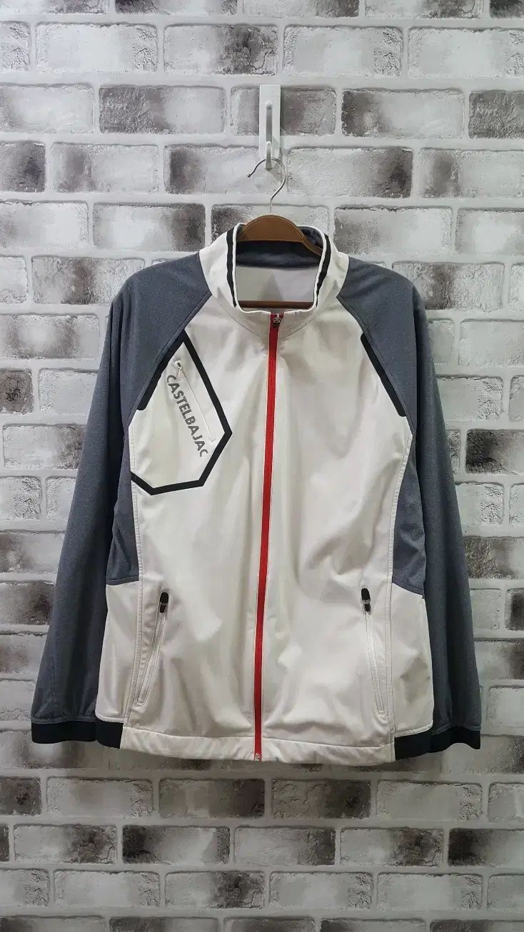 105 CASTELBAJAC(カステルバジャック) ジップアップ a133 CASTELBAJAC ジップアップ トレーナー 48(L)上下セット。