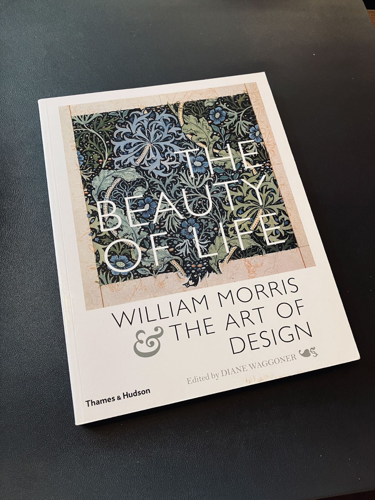 洋書古書】ウィリアム・モリスのデザイン集 The Beauty of Life / William Morris & The art of  Design - メルカリ