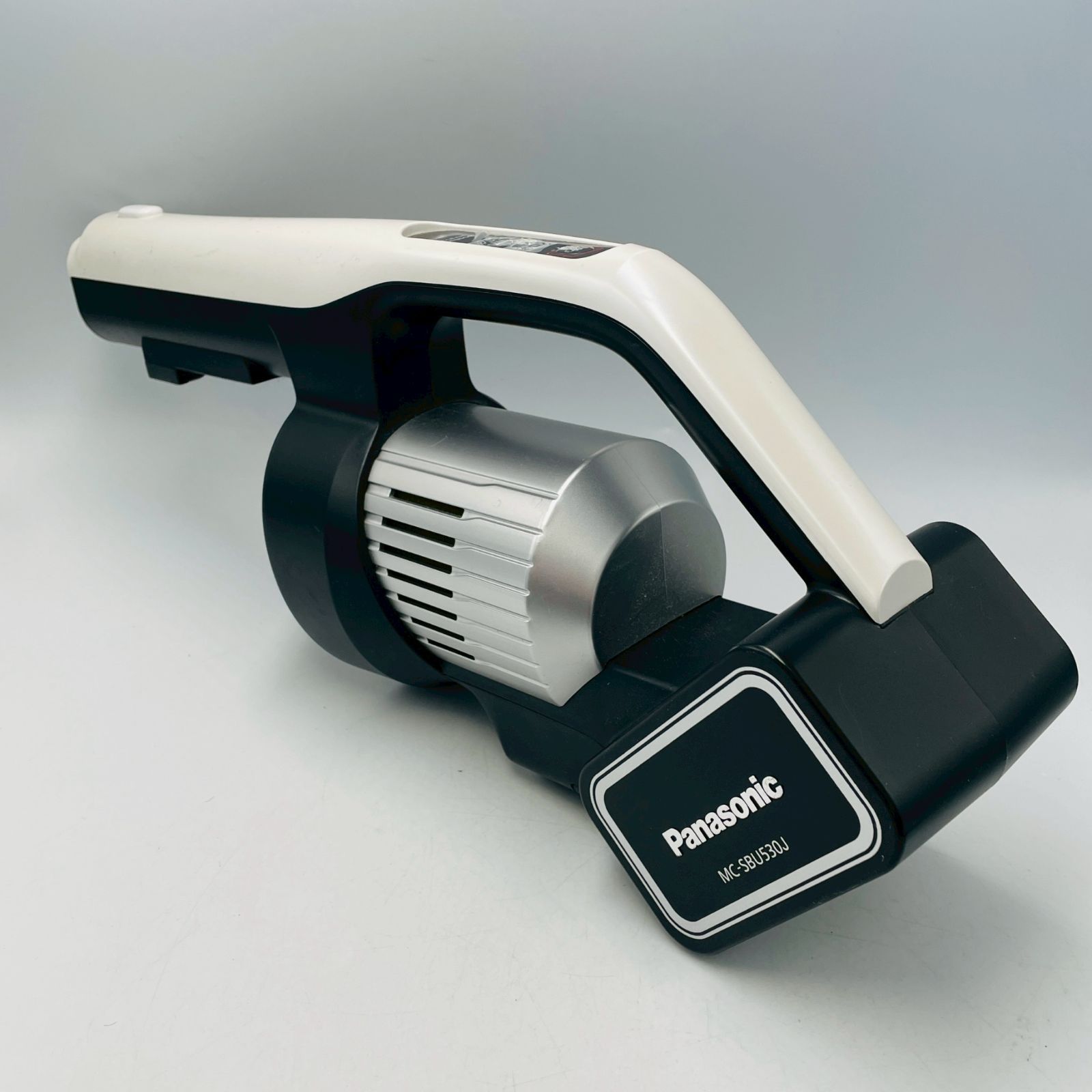 動作テスト 標準モード57分稼働 Panasonic 型番 MC-SBU530J 製造年度 2019 本体のみ 掃除機 パナソニック スティック サイクロン コードレス 色 黒 ブラック 白 ホワイト 管理番号 g275