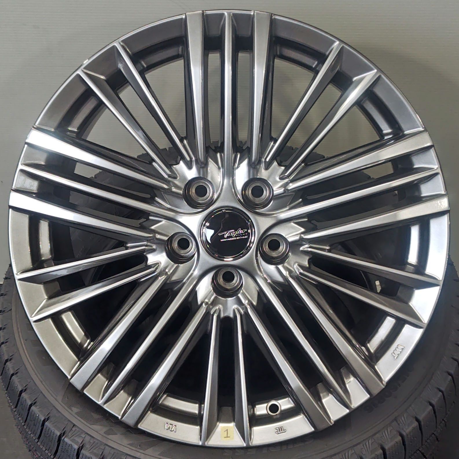 クラウン クロスオーバー 18インチスタッドレスVRX3 ‼‼