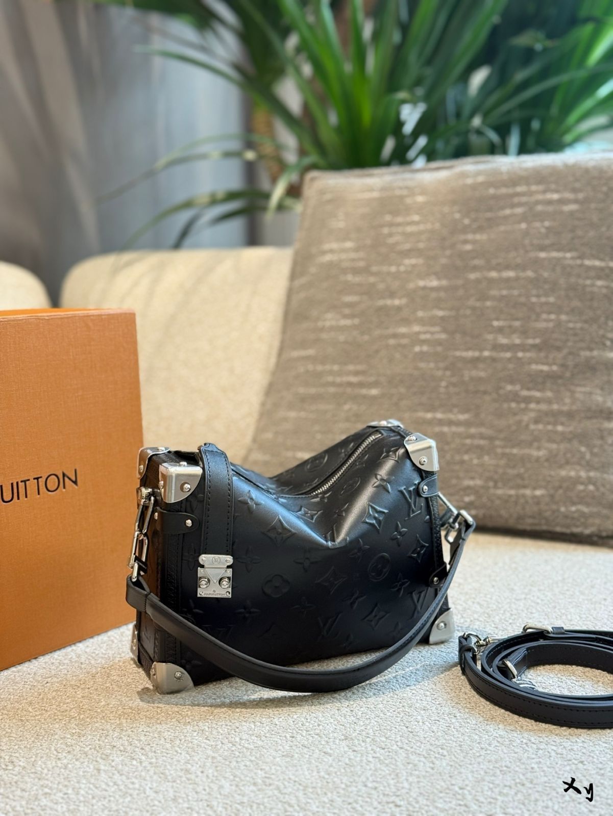 今日特価】LV New Side Trunk 