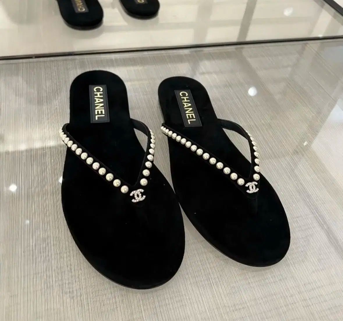 CHANEL シャネル 黒 ビーチサンダル フリップフロップ サンダル パール 装飾