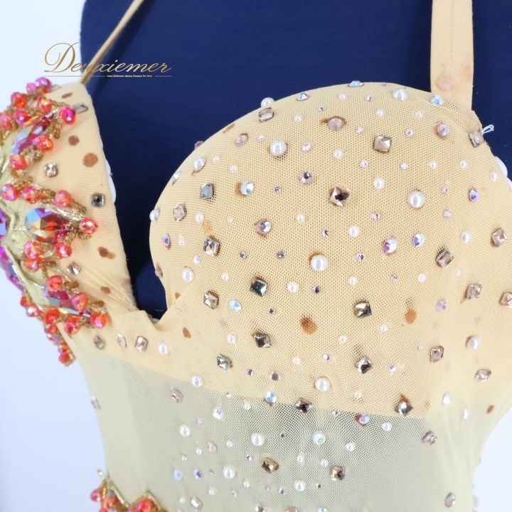 品質保証！ ベリーダンス オリエンタル衣装 上下セット レッド系 赤 ベージュ系 花柄 一体型 ラインストーン ビーズ 装飾 レース 舞台 発表会 イベント 豪華ドレス スリット付き 大人用 発表会衣装 ダンスパフォーマンス 舞台衣装 ダンス衣装 セクシー