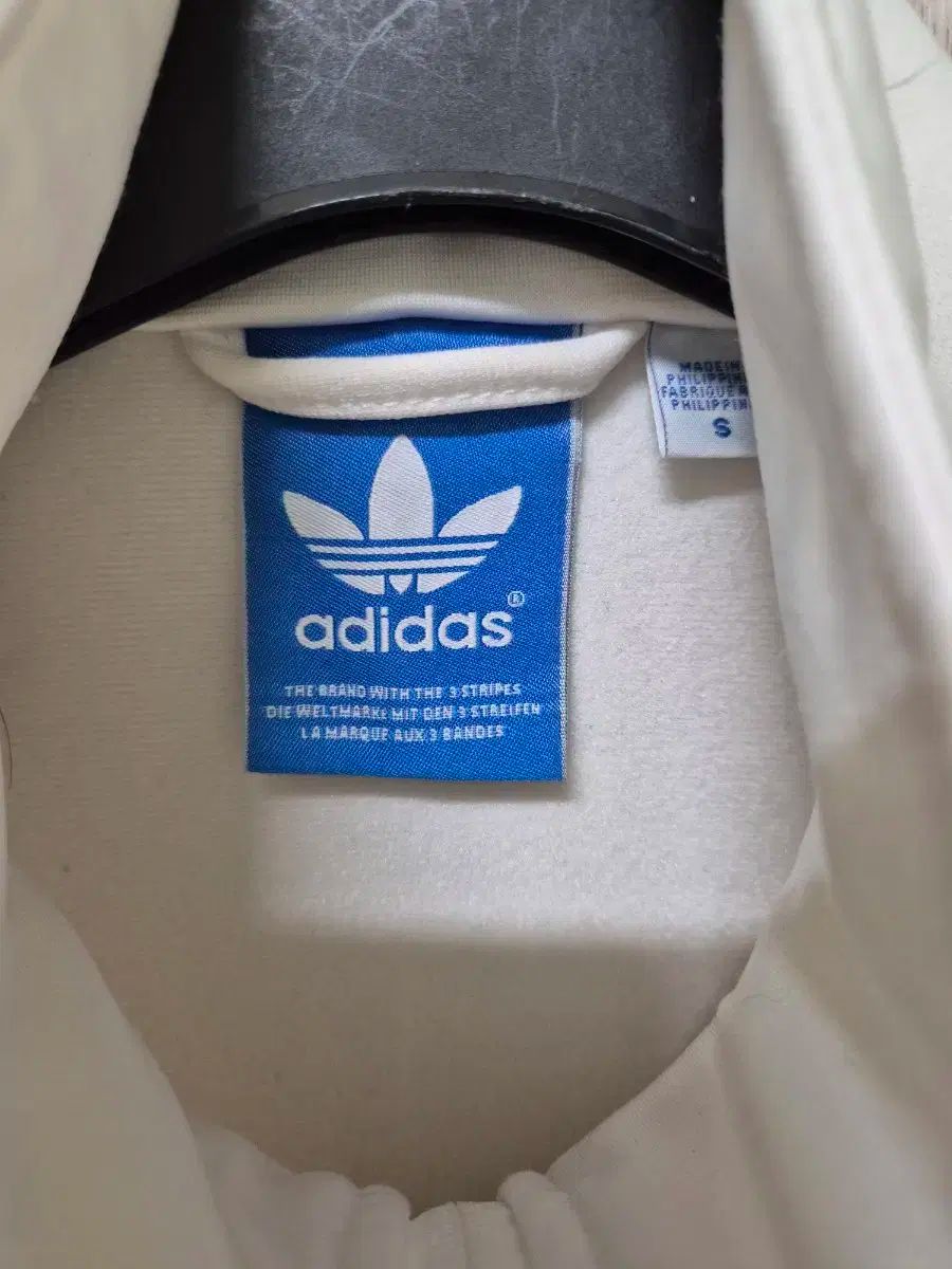 adidas アディダス