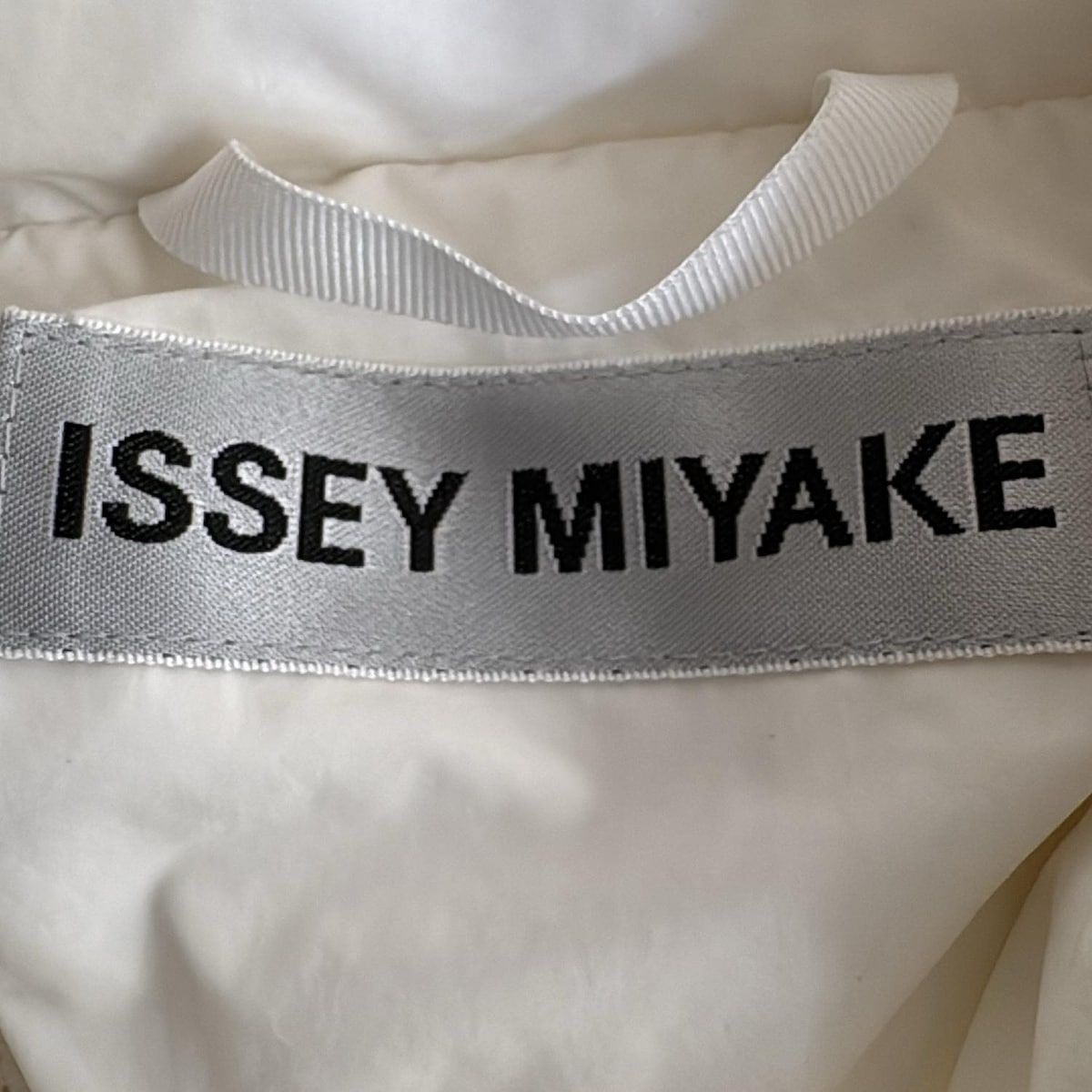 ISSEYMIYAKE イッセイミヤケ