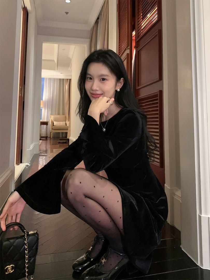 【超歓迎された】 ベルベットフ ミニワンピース 春コーデにぴったりのセクシーな一枚 新鮮な