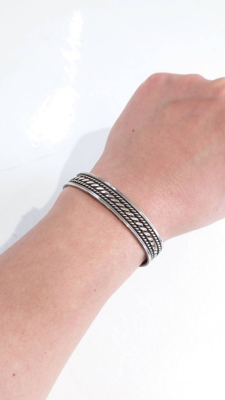Navajo Elaine Tahe Sterling ツイスト バングル Indian Jewelry : Navajo Elaine Tahe Twist Bangle – Reggieshop