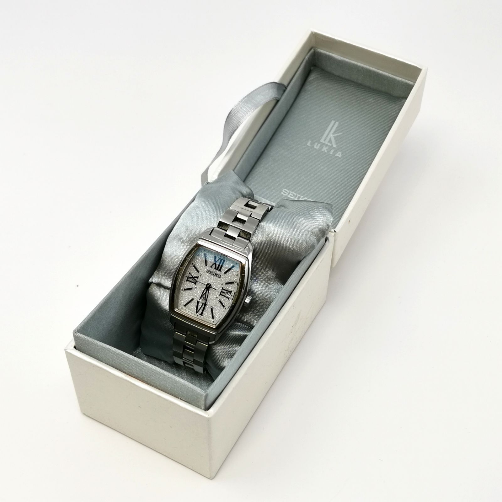 稼働美品 セイコールキア ラメ文字盤 レディース腕時計 1B22-0AP0 SEIKO セイコー LUKIA ルキア 箱付き 文字盤シルバーラメ入り