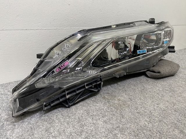 ハリアー 60系 ZSU60W ZSU65W ASU60W ASU65W AVU65W 純正 前期 左 ヘッドライト ランプ LED レベライザー 刻印52 48-147 トヨタ 144536