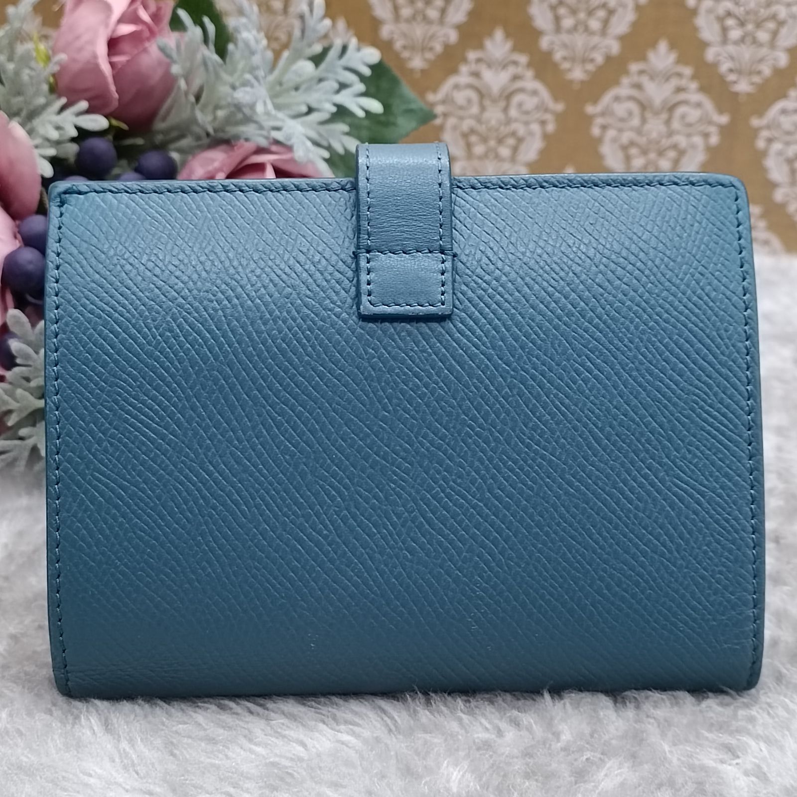 CELINE 》 セリーヌ ミディアム ストラップウォレット くすみカラー ブルー系 折財布 コンパクトウォレット 本革 送料無料・匿名配送・最短即日発送いたします！  632 - メルカリ