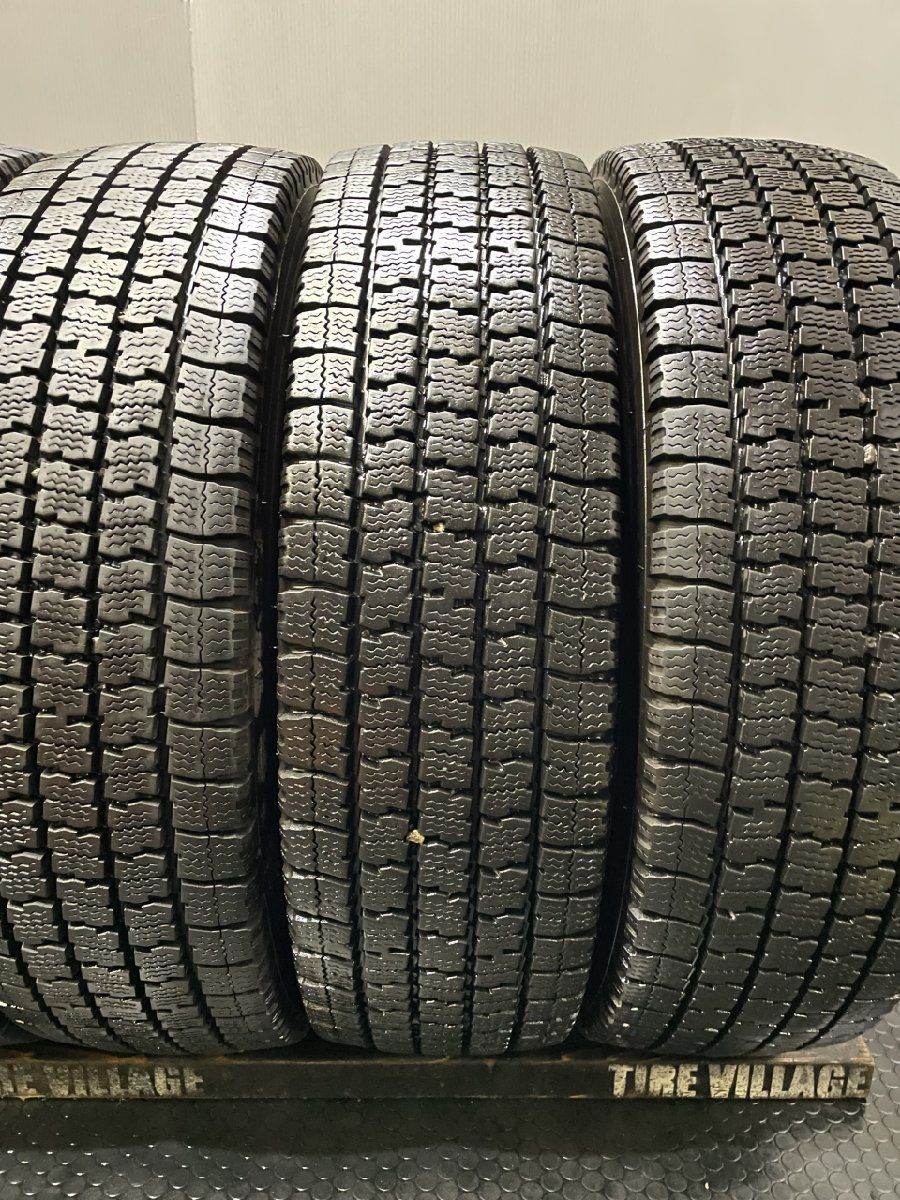 TOYO DELVEX M935 205/70R17.5 115/113N LT 17.5インチ ライトトラック