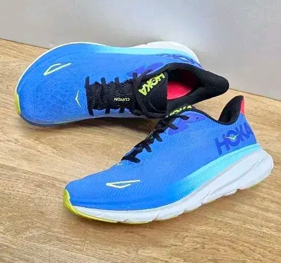 ブルー ランニングシューズ